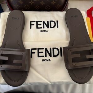 Fendi women’s leather Logo Slide sandal